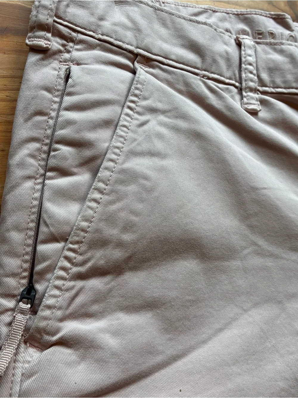 American Eagle Mens Bermuda Shorts 31 Stretch Chinos Distressed Pink M 8.5-inch